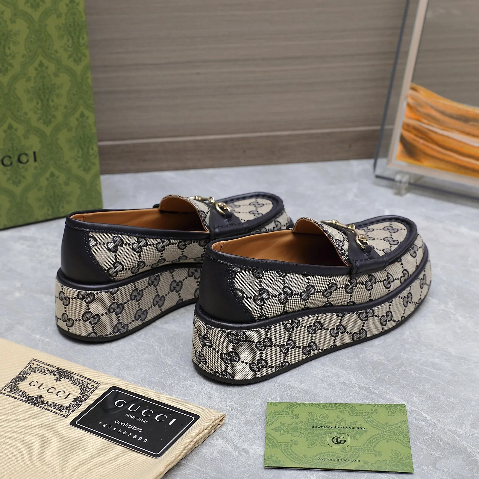 👟👟Ex-factory price 680👟👟 ⚡️The highest version 🔥🔥🔥💯💯💯 ⚡️2024 counter latest model ⚠️original replica ⚡️ Gucci’s latest popular wedge platform shoes - available simultaneously at counters Authentic European style, perfect on the feet💃💃When worn with this shoe, it is elegant and crystal clear. Regardless of the materials of the accessories, they are all customized 1:1. You must go to get the original version. The entire series is full of exciting and beautiful elements. ❶ Upper: cowhide/double G embroidered texture ❷ Inner lining: sheepskin ❸ Feet: sheepskin ❹Outsole: Imported from Italy ❺ Water platform height: 3.5CM in front and 5.5CM in back ❻Packaging: Original full set of packaging ❼Number of codes: 35-42 (40.41.42 customization is not returnable)